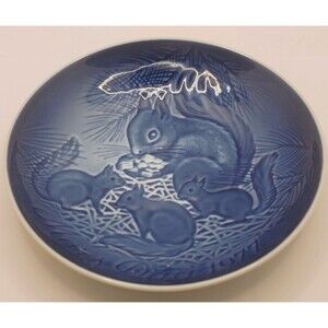 6" Mother's Day 1977 Decorative Plate Squirrel - Denmark Copenhagen Porcelain